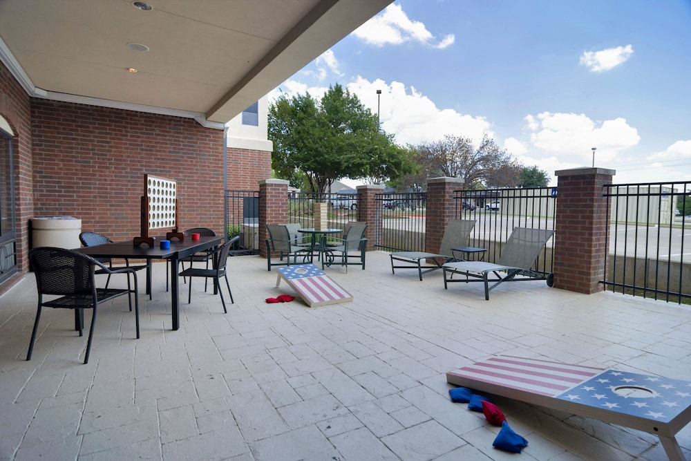 Holiday Inn Express Hotel & Suites DFW West Hurst by IHG - photo 31