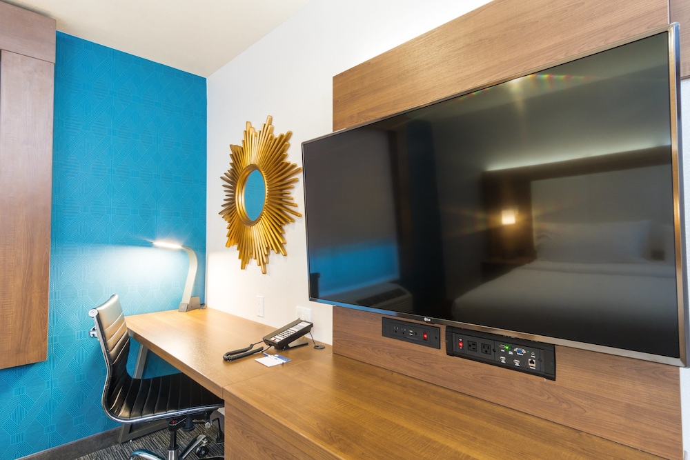 Holiday Inn Express Hotel & Suites Hollywood Walk of Fame by IHG - photo 44