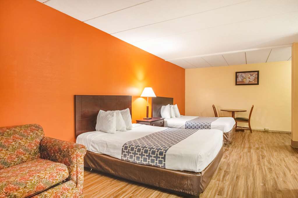 Econo Lodge Inn & Suites Windsor Locks Bradley Airport - photo 20