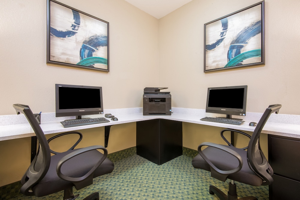 Candlewood Suites Jefferson City by IHG - photo 27