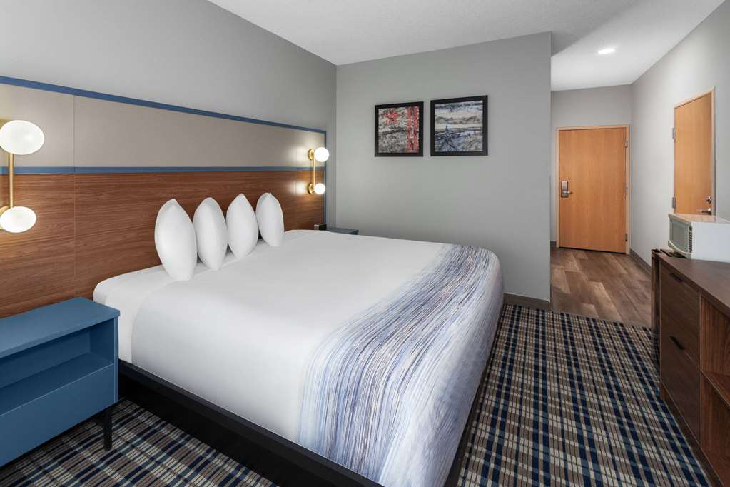 Super 8 by Wyndham Eagle River - photo 21