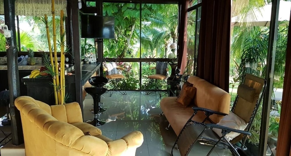 Villa Guarias — 4-Star Luxury Hotel in Puntarenas, Costa Rica