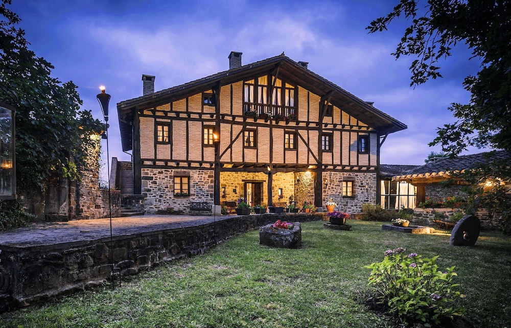 Caserio Iruaritz - carbon neutral hotel in Amurrio