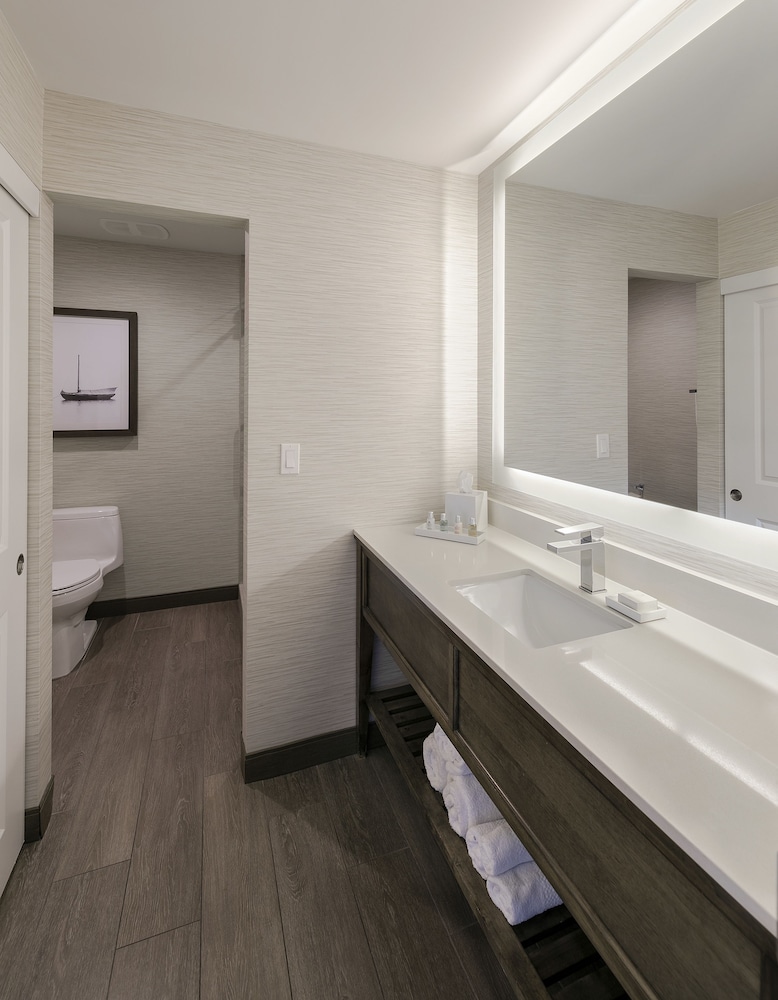 Marina del Rey Hotel - photo 20