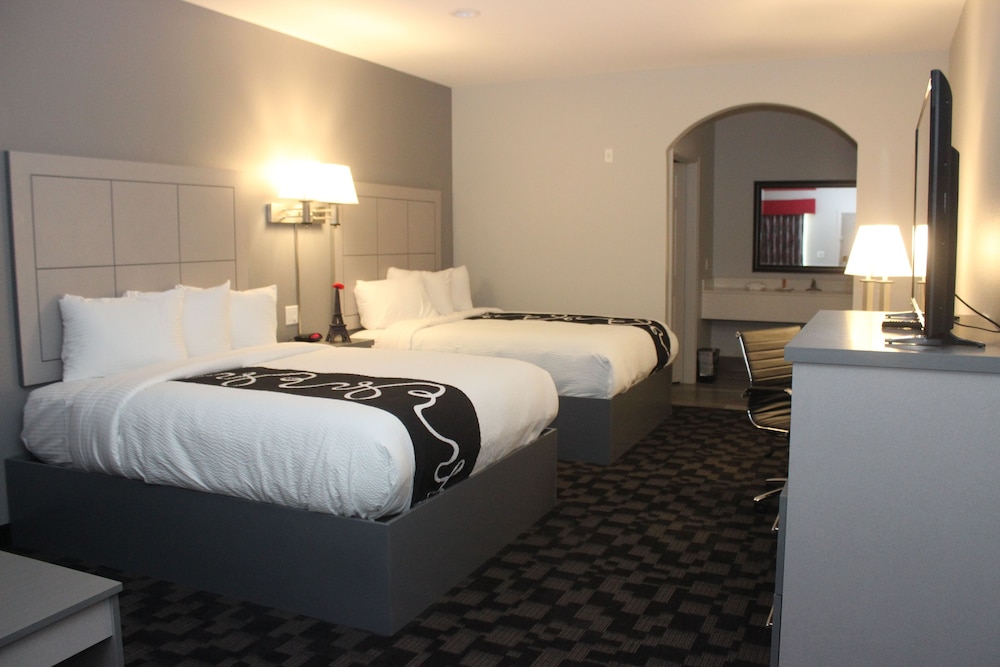 Paris Inn & Suites - photo 13