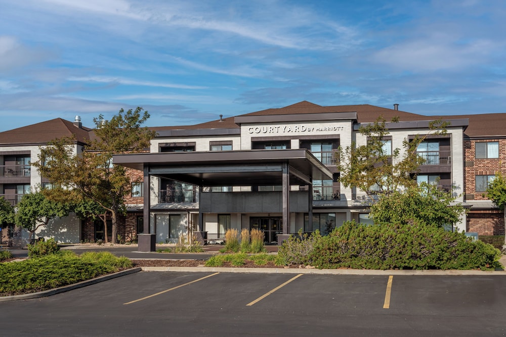 Courtyard by Marriott Salt Lake City Airport - photo 2