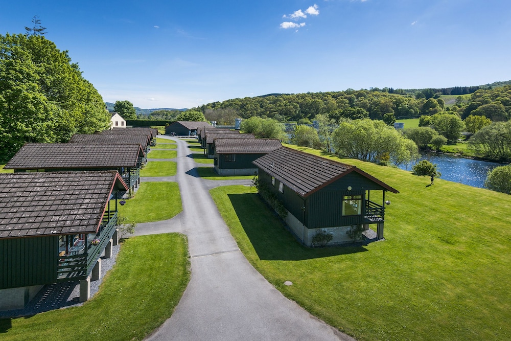 Logierait Lodges - carbon neutral hotel in Pitlochry