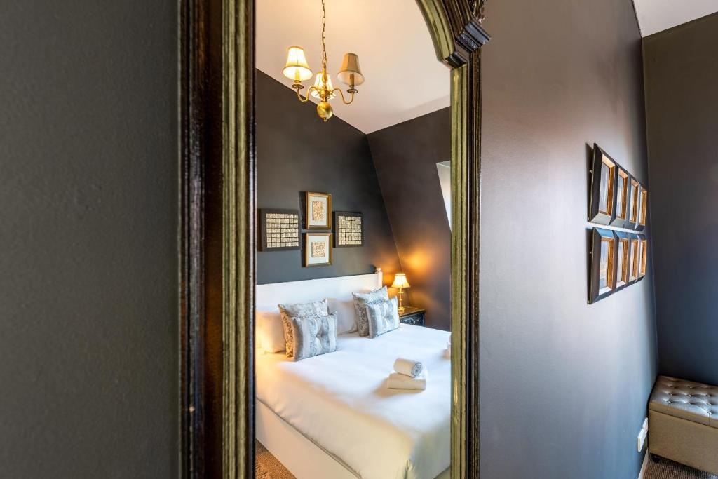 FLH Chiado Stylish Flat — 4-Star Luxury Hotel in Lisbon, Portugal