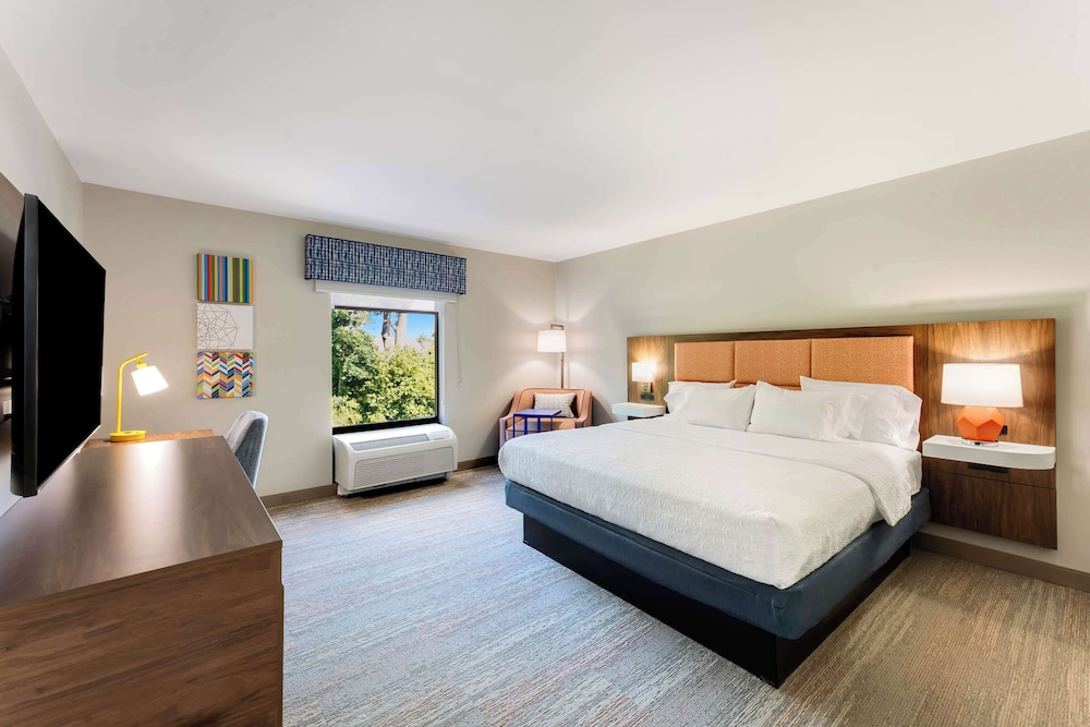 Hampton Inn Milford - photo 13
