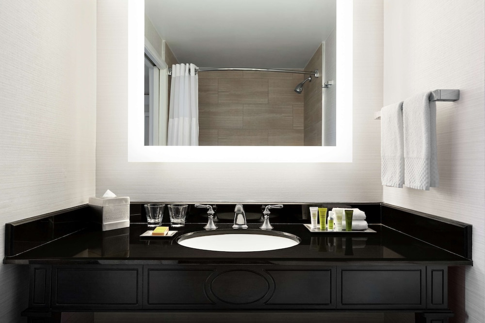 Hilton New Orleans St. Charles Avenue - photo 28