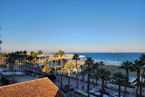 Prime Beachfront Apartment on Larnaca Finikoudes