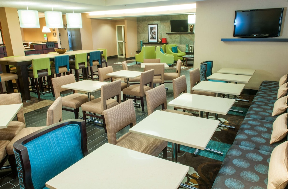 Hampton Inn Louisville North Clarksville - photo 37