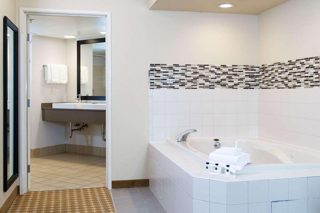 Country Inn & Suites by Radisson Milwaukee West WI - photo 9