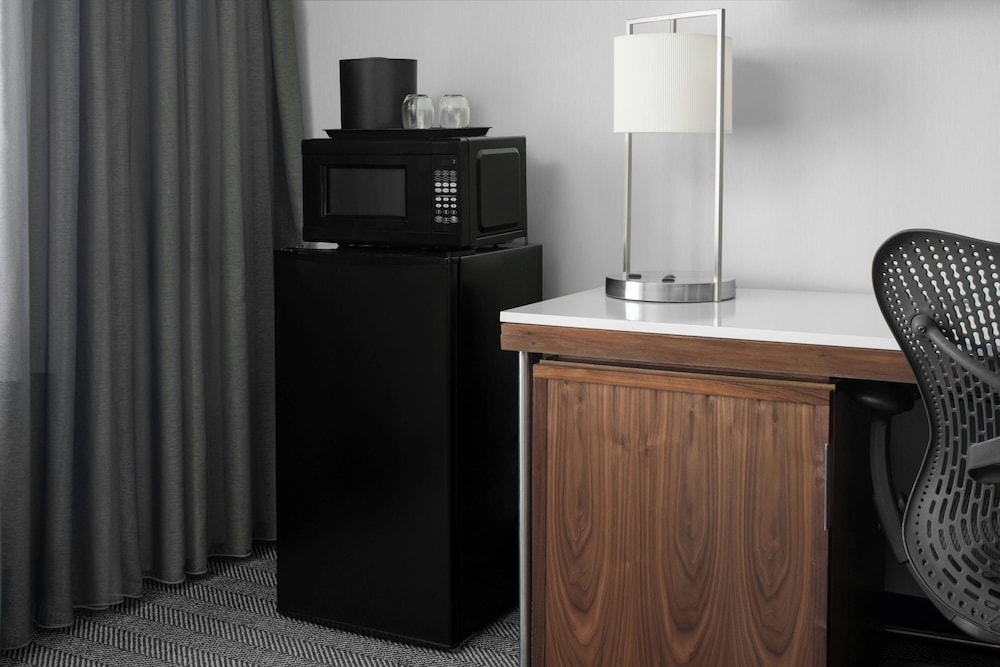 Courtyard by Marriott Los Angeles Burbank Airport - photo 6