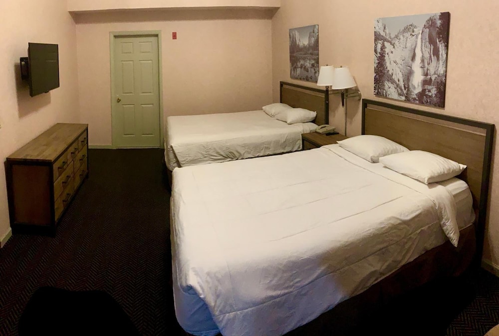 Yosemite View Lodge - photo 13