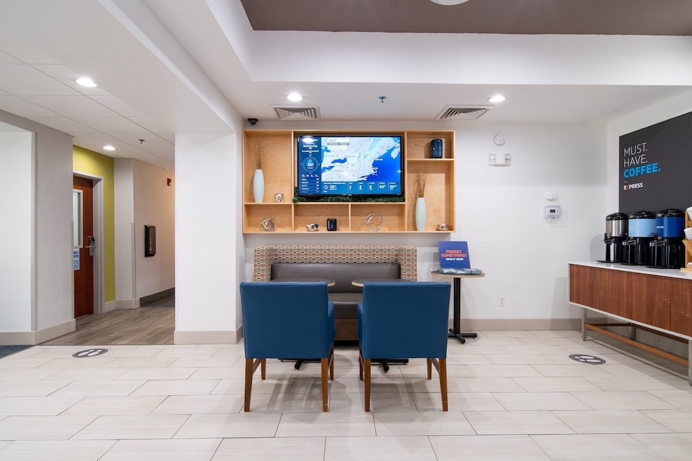 Holiday Inn Express Hotel & Suites Bedford by IHG - photo 39