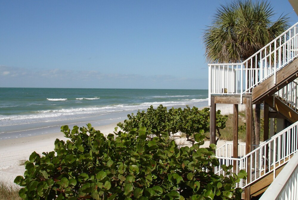 Beach House Resort 5 by RedAwning in Bradenton Beach, United States