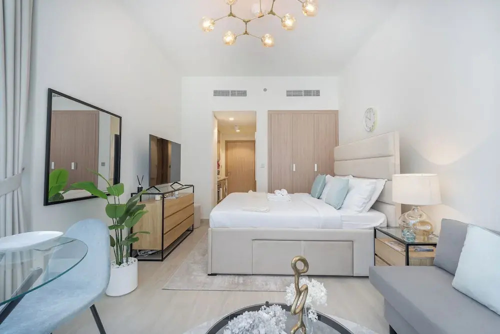Pool View & 2 adults 2 kids & Brand New & Czechin — 4-Star Luxury Hotel in Dubai, United Arab Emirates