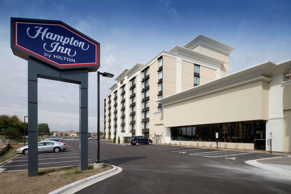 Hampton Inn Green Bay Downtown - photo 68