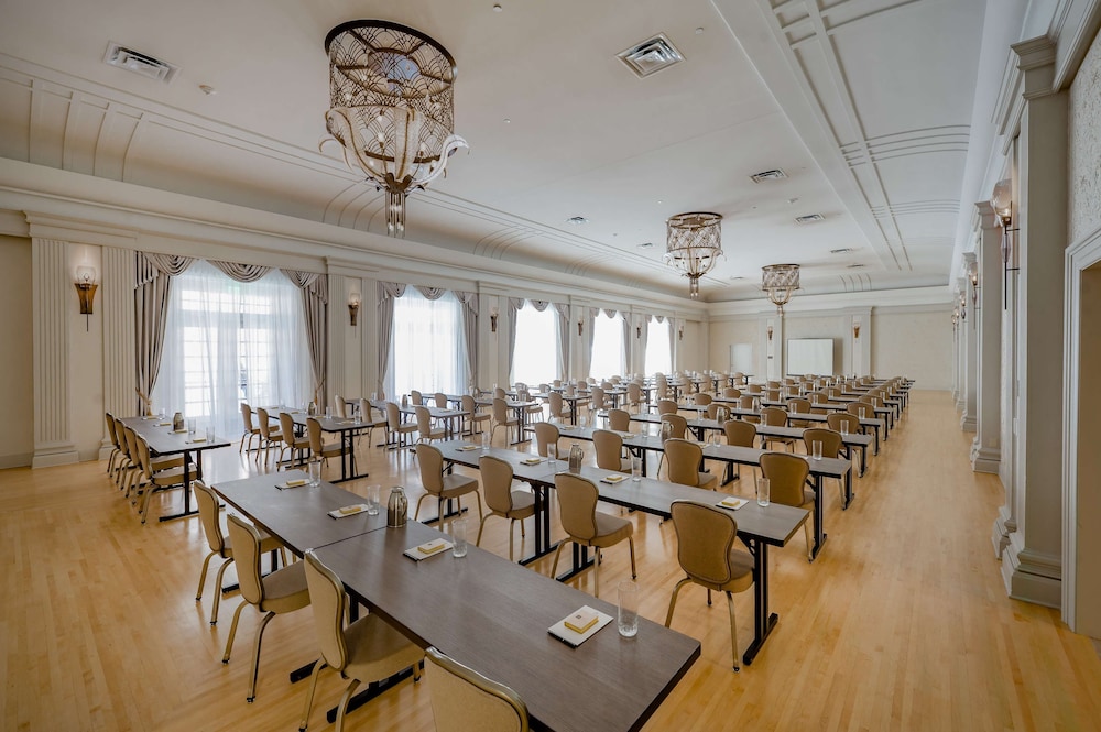 Hotel Fort Des Moines Curio Collection by Hilton - photo 121
