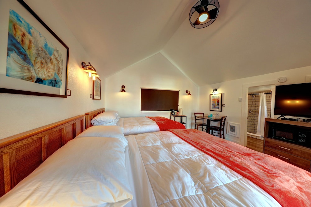 Seaview Motel & Cottages - photo 10