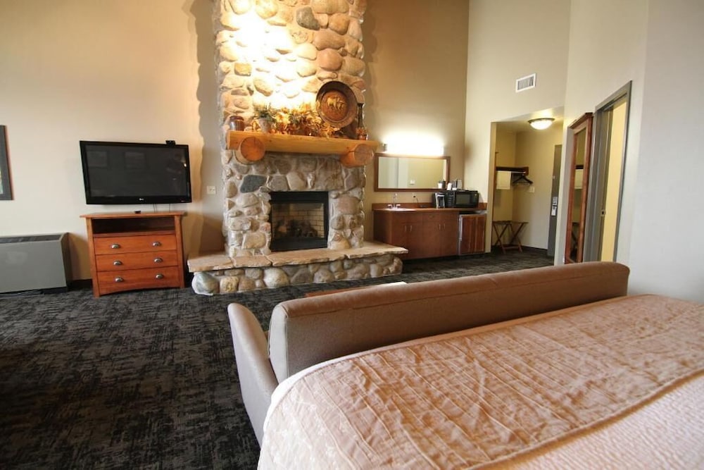 Casper C'mon Inn Hotel & Suites - photo 17