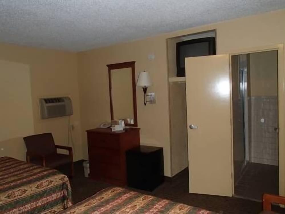 Royal Inn of New Orleans - photo 18