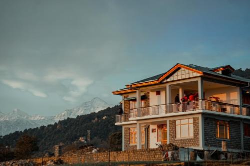 Flashpackers Bir Rooms & Dorms — 5-Star Luxury Hotel in Beed, India