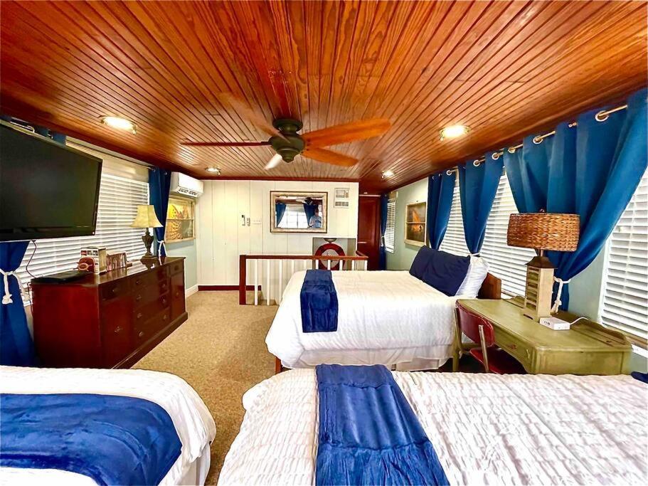 The Spotted Tail - carbon neutral hotel in Hackberry