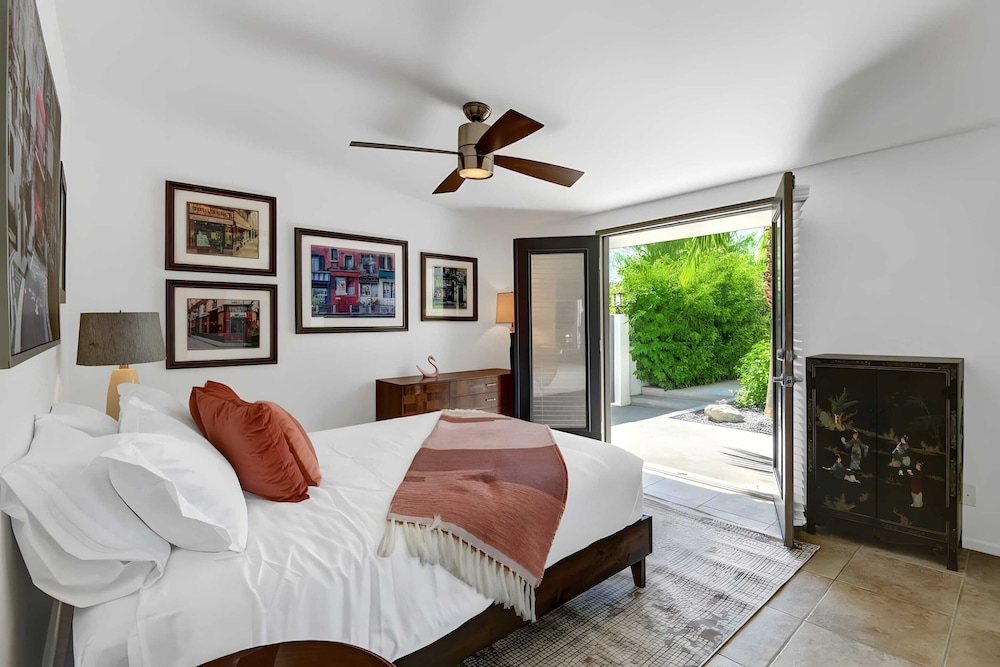 Modern Oasis w Pool Patio Lounge Mountain Views Palo Verde by AvantStay - photo 19