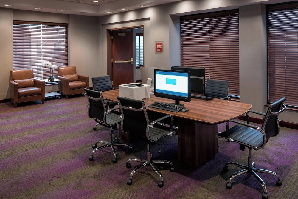 Four Points by Sheraton Boston Logan Airport Revere - photo 24