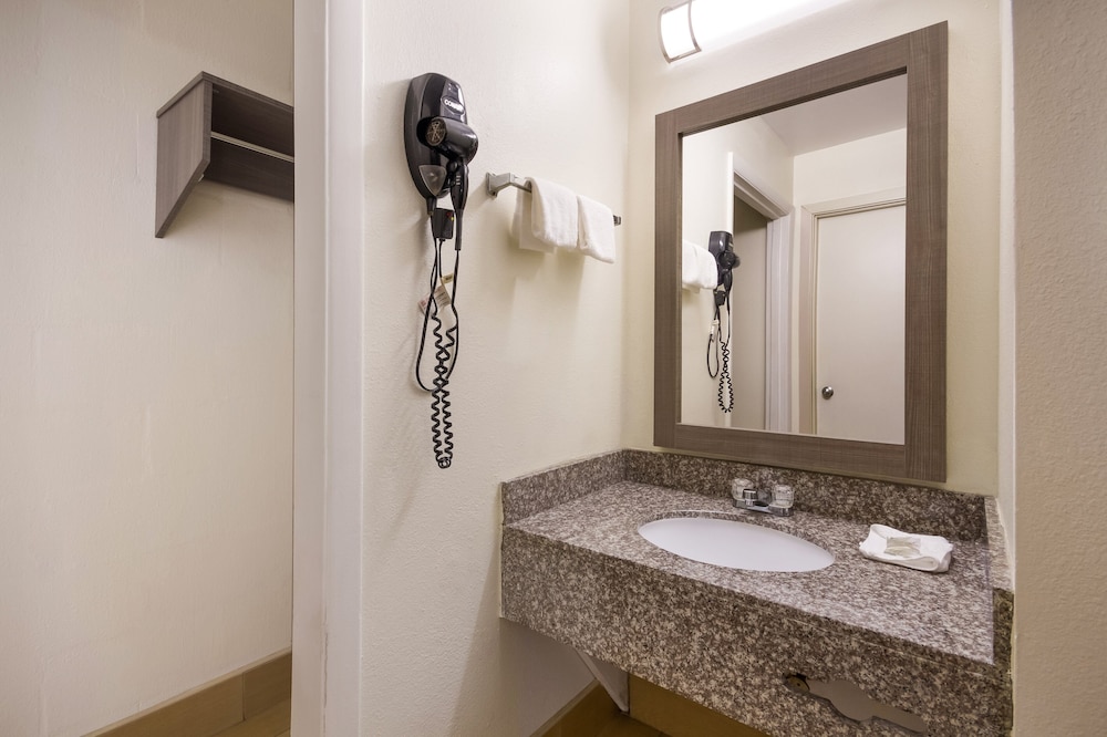 Red Roof Inn Crestview - photo 17