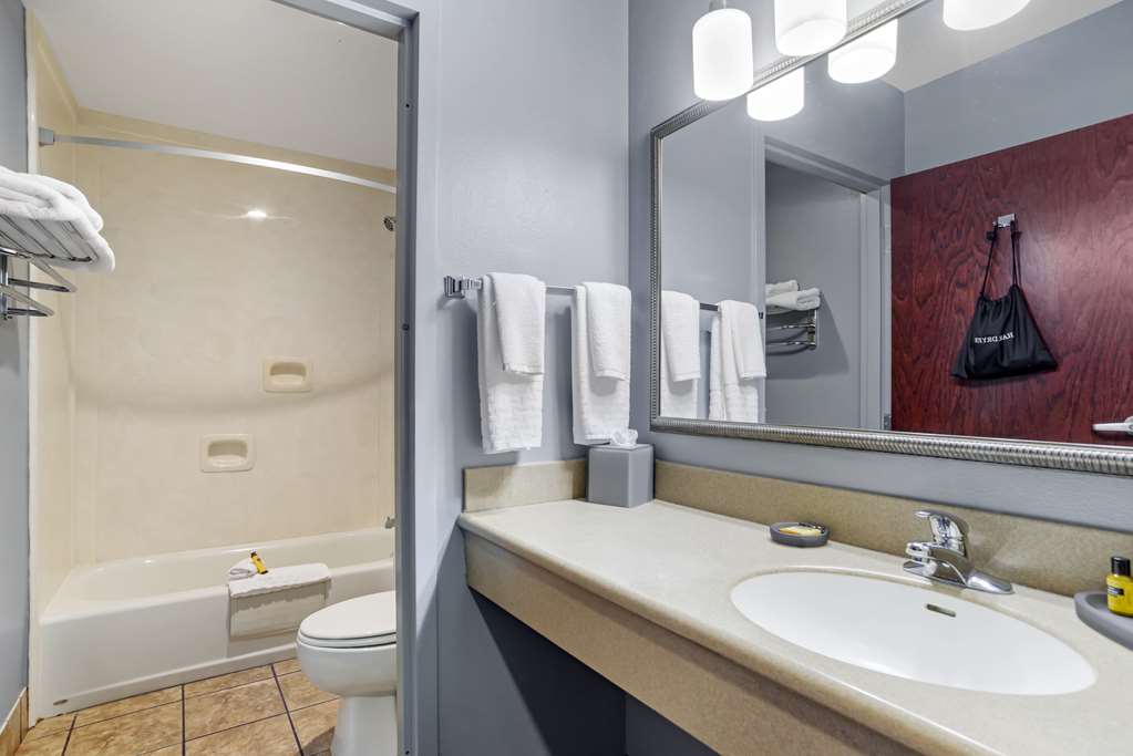 Best Western Plus Two Rivers Hotel & Suites - photo 33