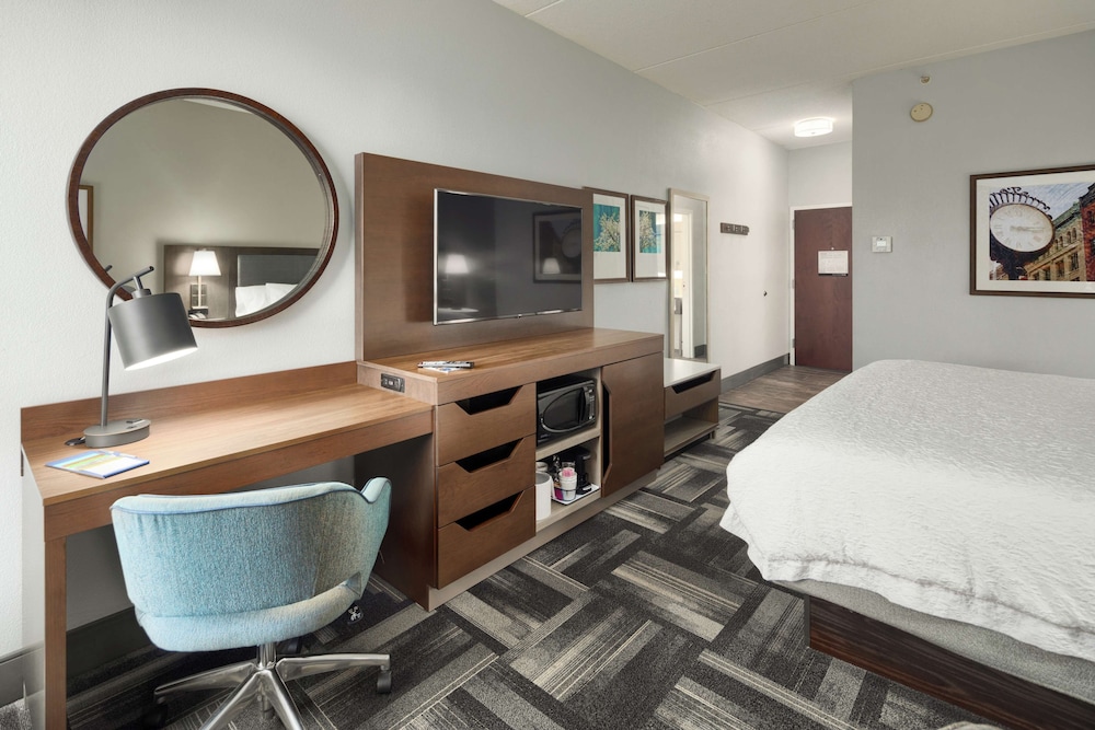 Hampton Inn Louisville Northeast - photo 5