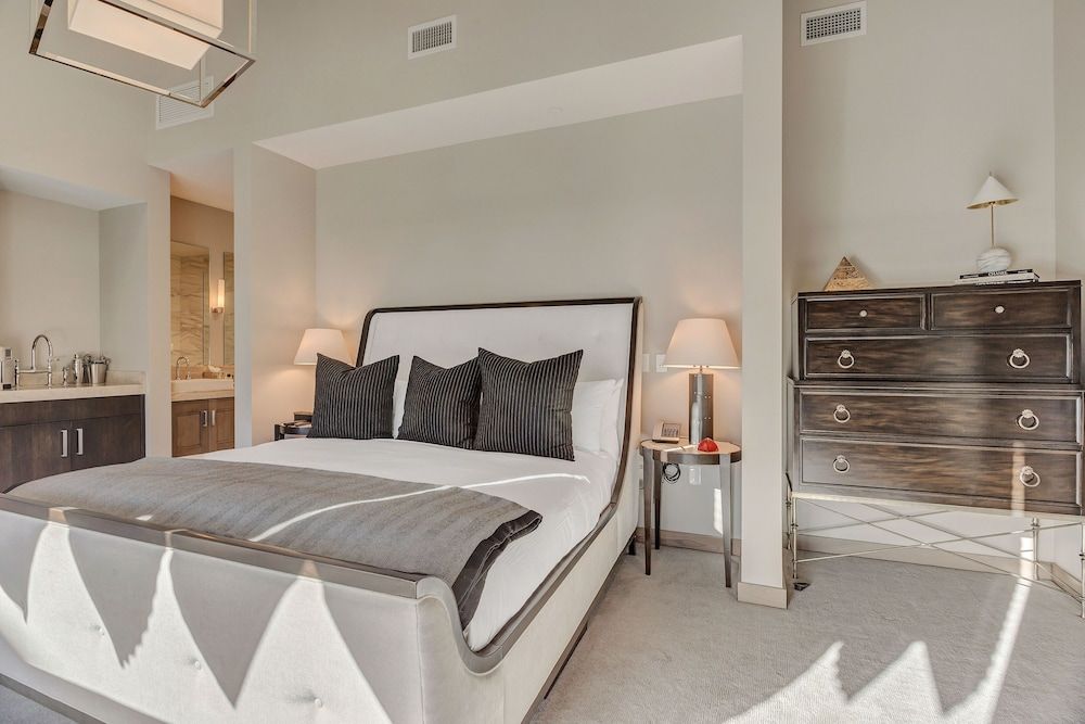 Resort Room Hotel Room by RedAwning - photo 7