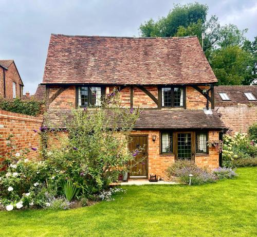 The Coach House — 4-Star Luxury Hotel in Henley-On-Thames, United Kingdom