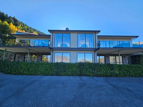 Spectacular Views & Comfort in Queenstown — 4-Star Luxury Hotel in Queenstown, New Zealand