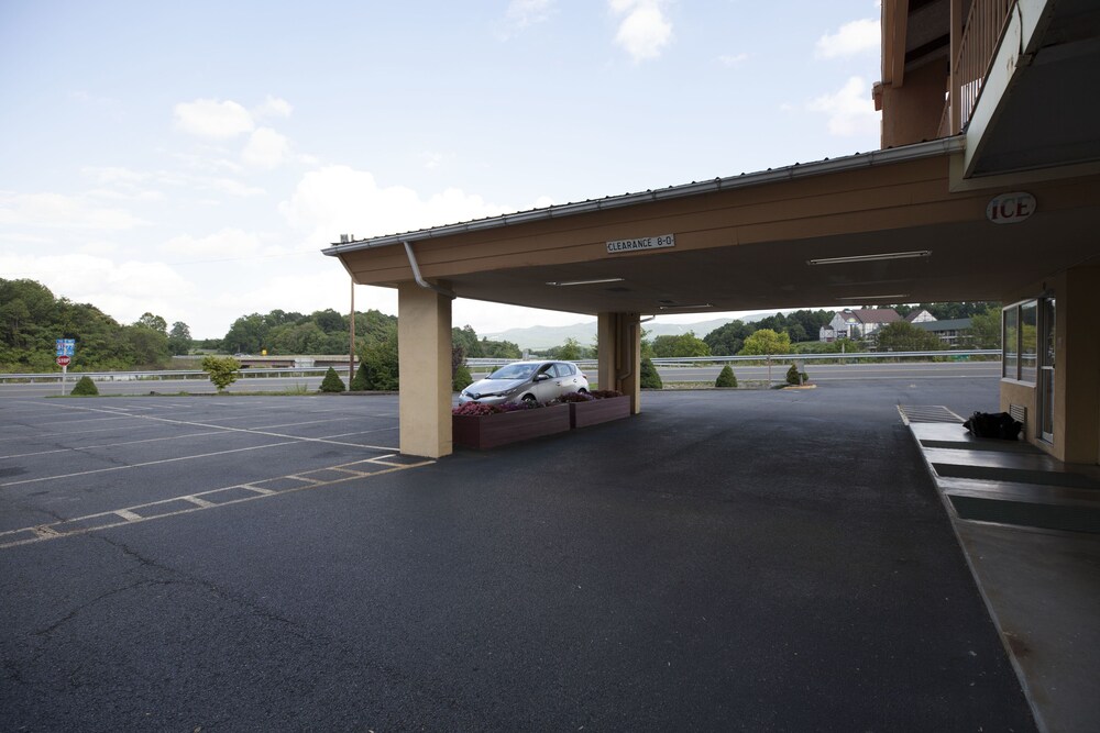 Econo Lodge Wytheville Area - photo 25