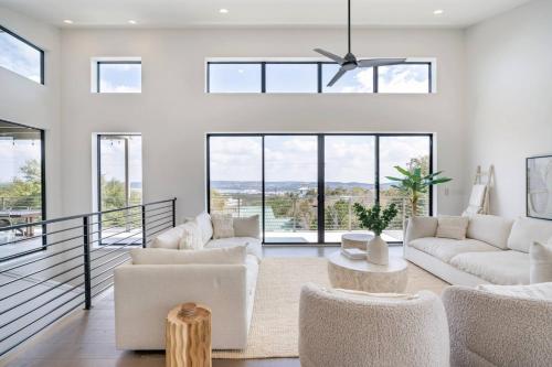 Lakeview Retreat: Terrace BBQ in Austin, United States