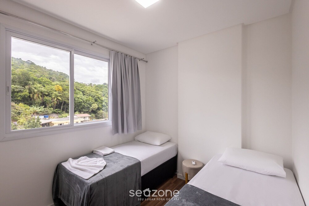 Sea View apt w BBQ in Itapema Sbn0705