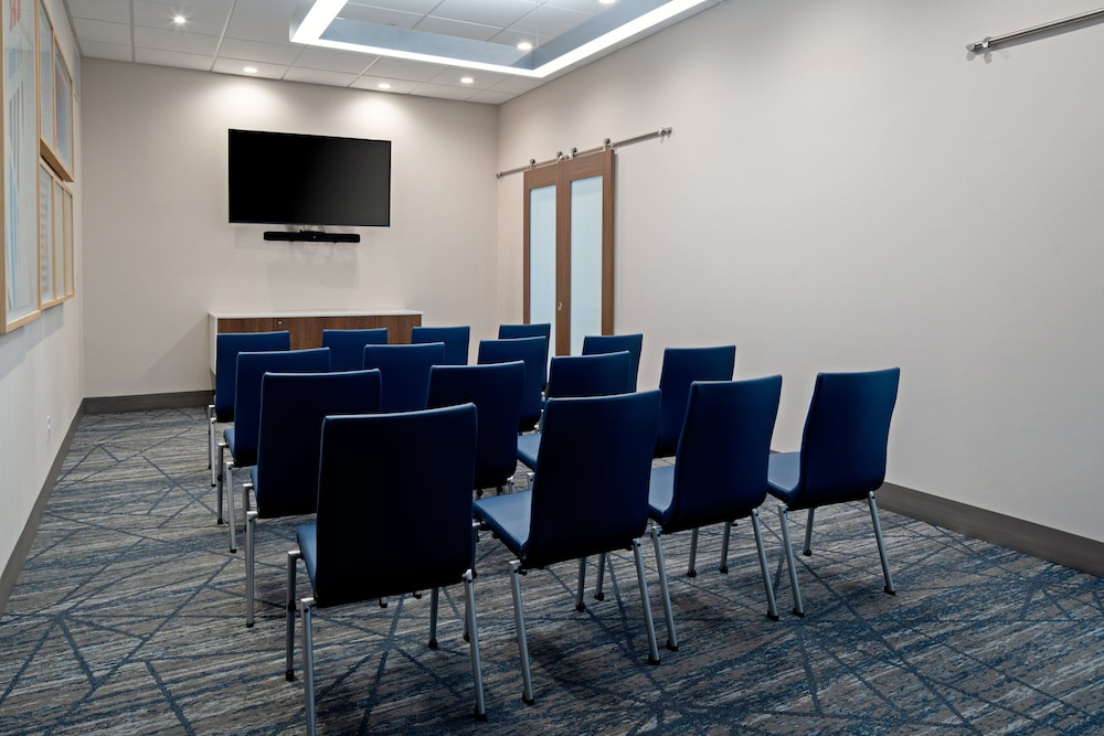 Holiday Inn Express and Suites Hollister by IHG - photo 52