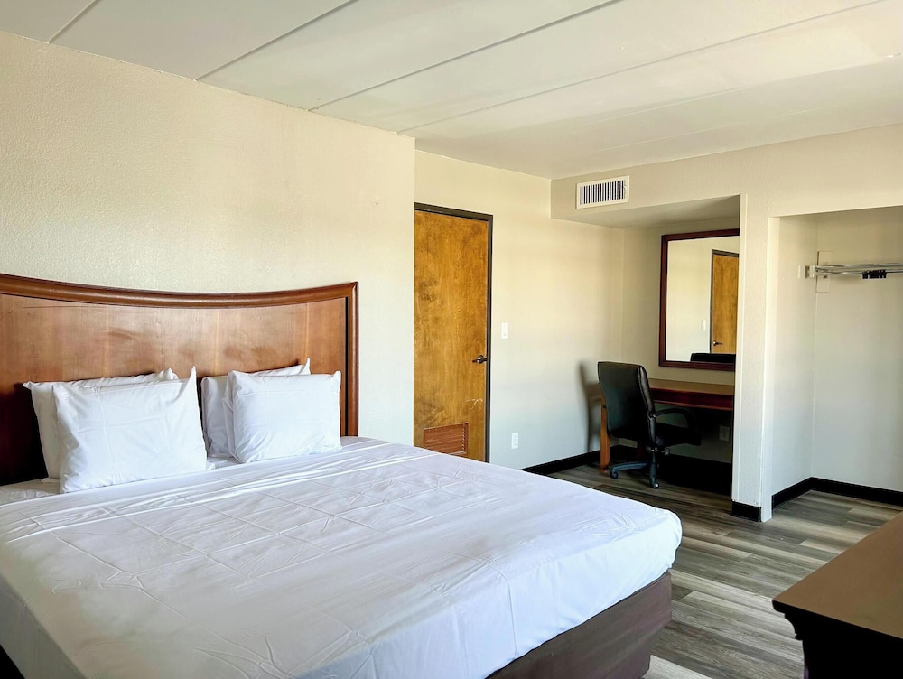 Tulsa Square Hotel Central I 44 By OYO - photo 44