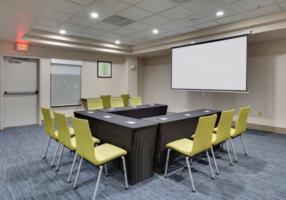 Holiday Inn Express & Suites Round Rock - photo 30