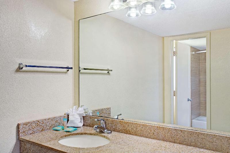 Ocean Breeze Inn - photo 13