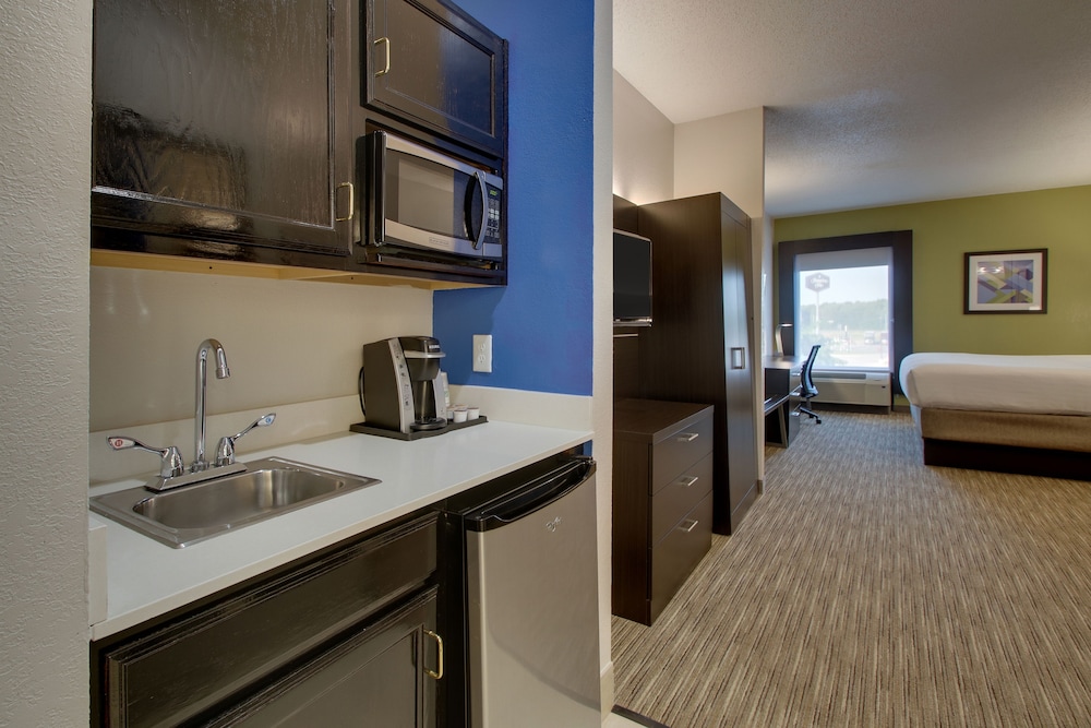 Holiday Inn Express & Suites Lebanon by IHG - photo 14