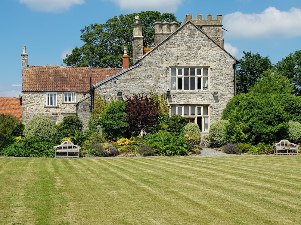 Old Church Farm — 5-Star Luxury Hotel in Bristol, United Kingdom