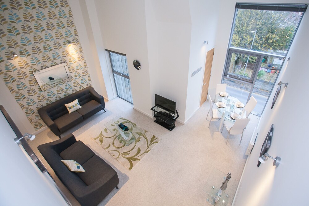 Hamilton Grace Paramount Apartments — 4-Star Luxury Hotel in Swindon, United Kingdom