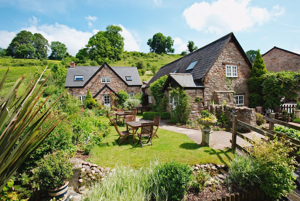 Tudor Farmhouse Hotel — hotel in Coleford