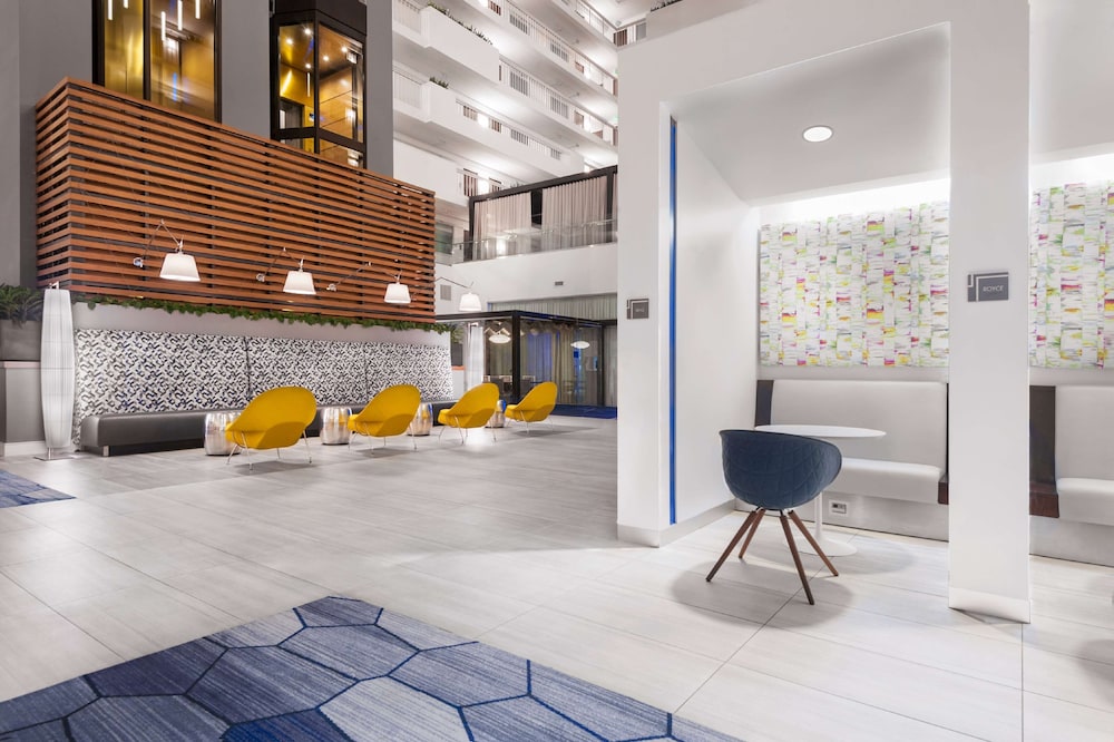 Embassy Suites by Hilton Raleigh Crabtree - photo 9