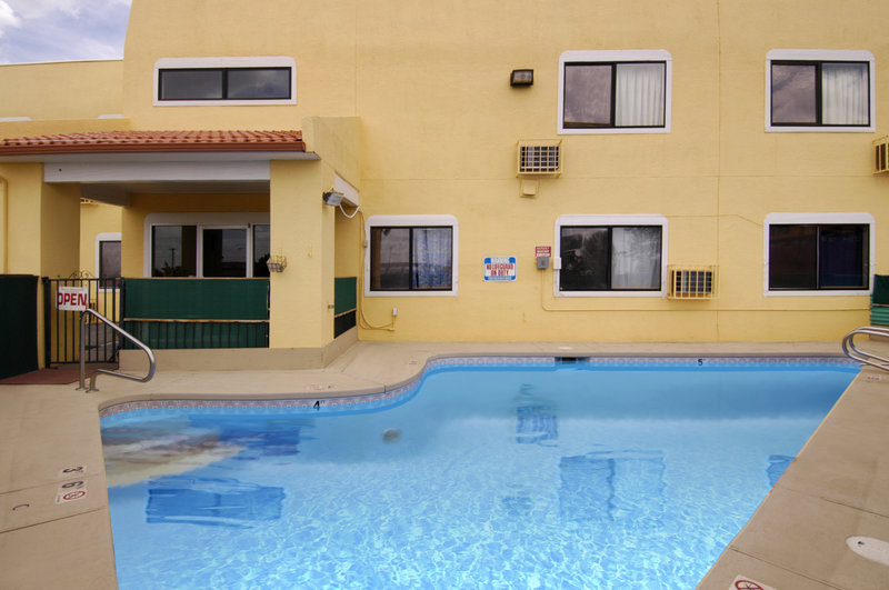 Red Roof Inn - photo 7